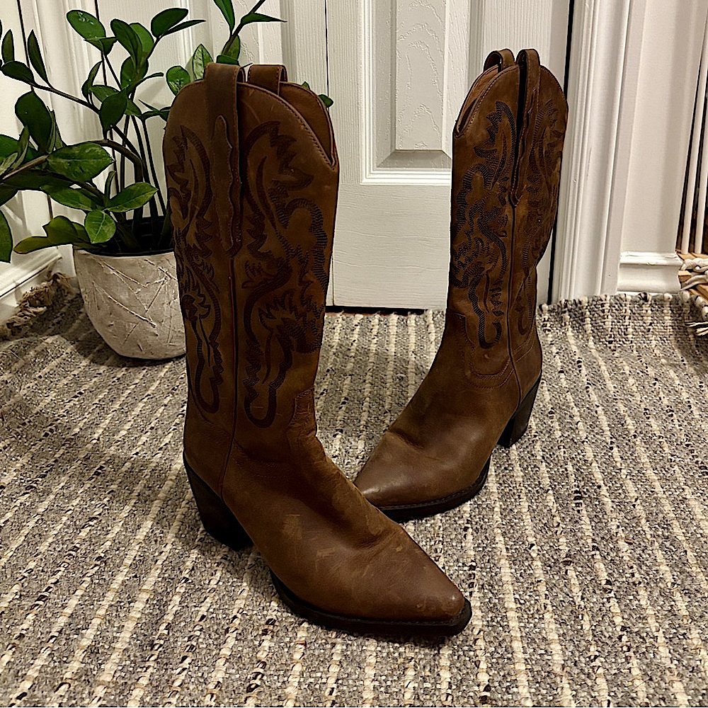 Gorgeous Jeffrey Campbell Dagget boots- worn once, like new.
